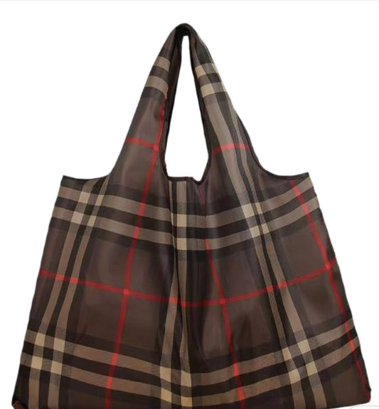 Ode to Burberry Everyone's Favorite Shopping / Beach Bag