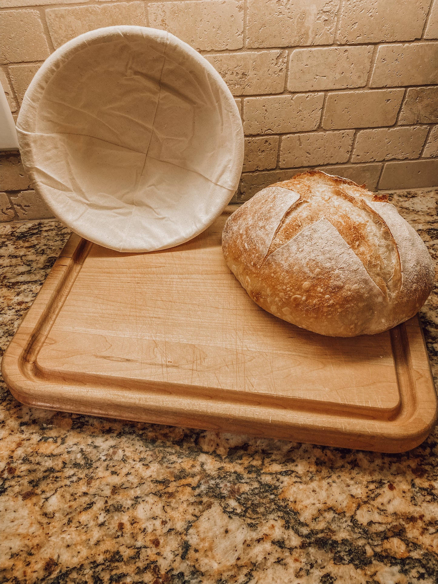 Onic Brands Round Banneton Bread Proofing Basket with Cloth Liner