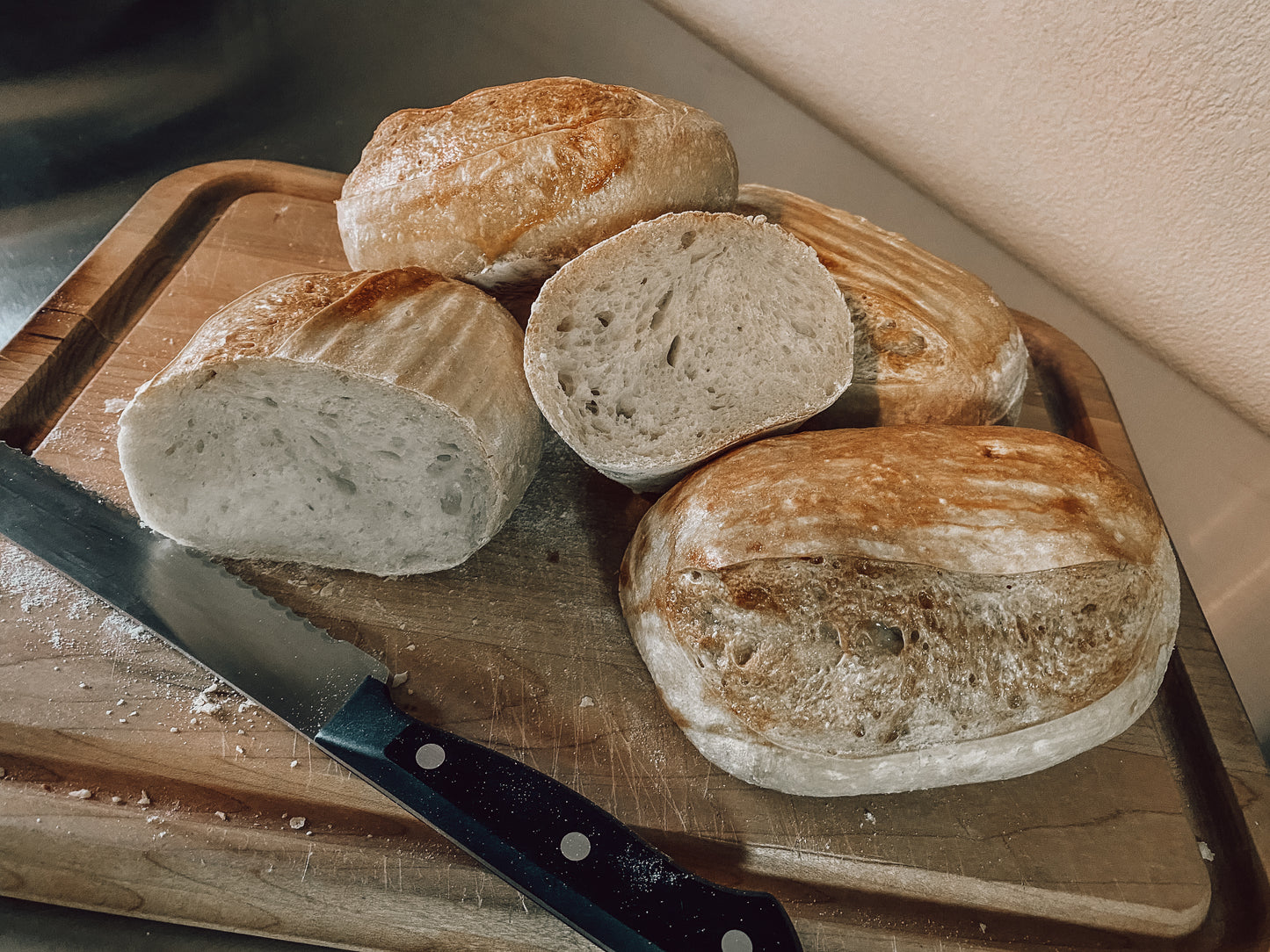 Onic Brands Mini Dinner Loaves