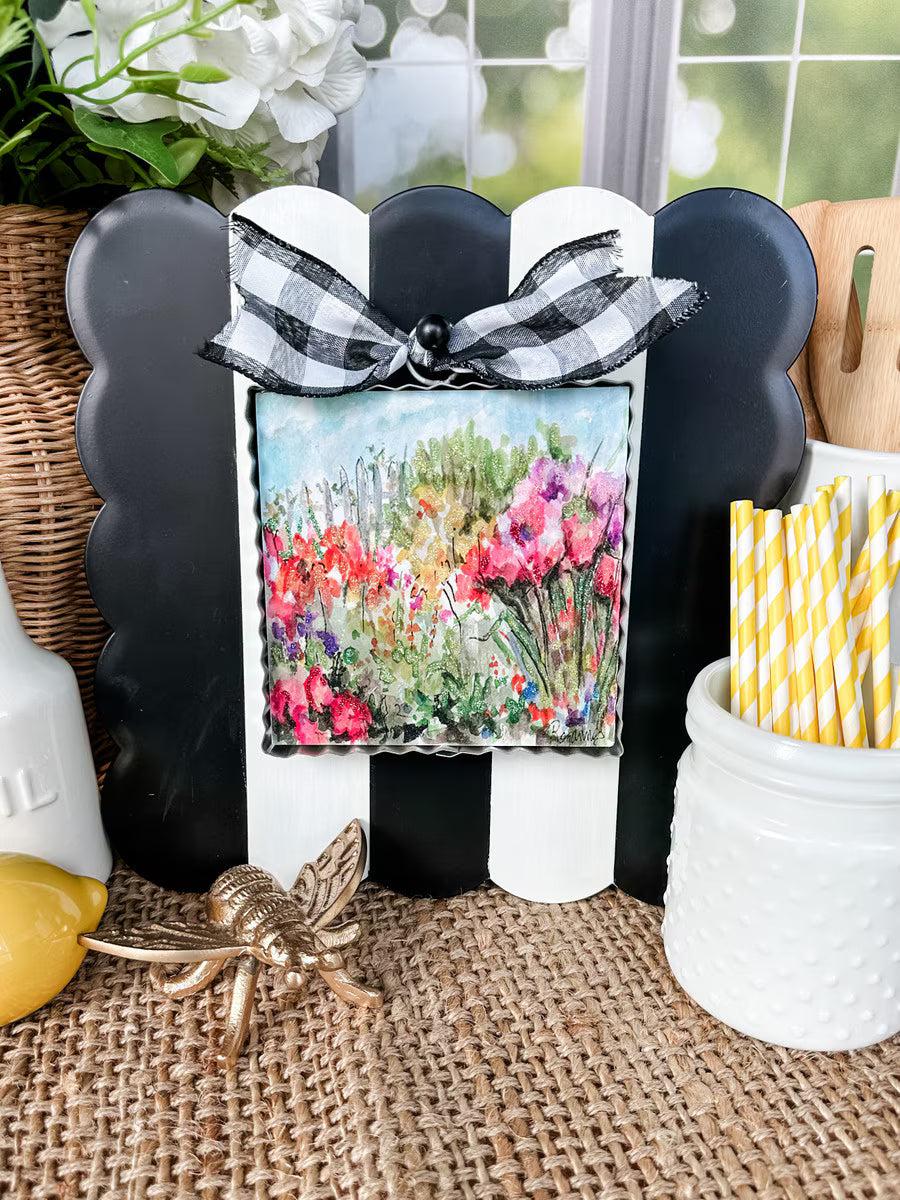 Round Top Black & White Display Board