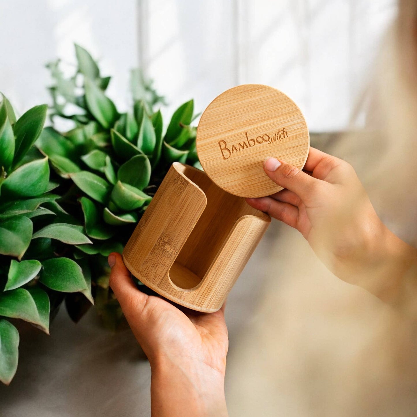 Bamboo Switch Bamboo Facial Rounds Holder