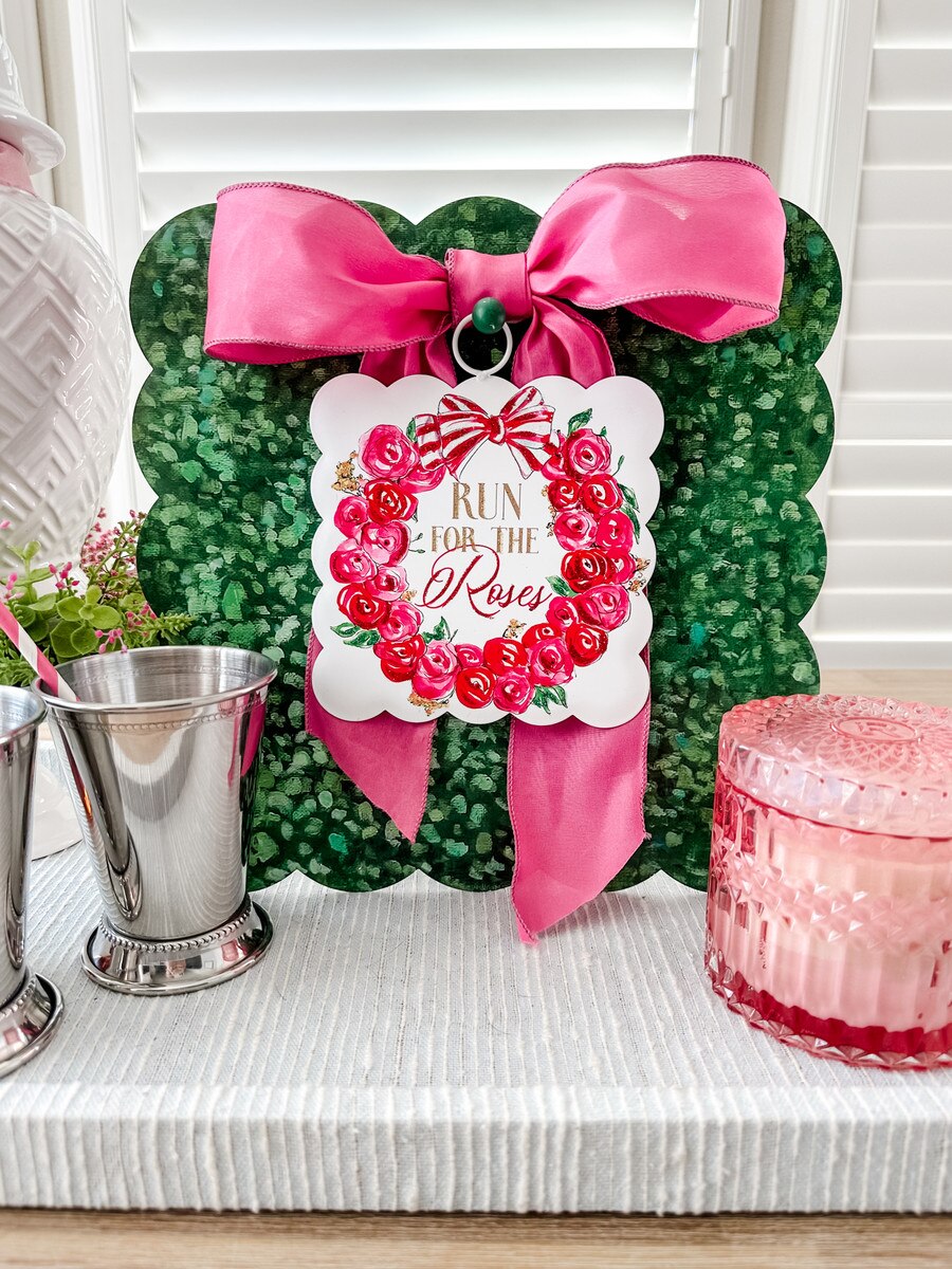 Round Top Mini Scallop Art "Run For the Roses"