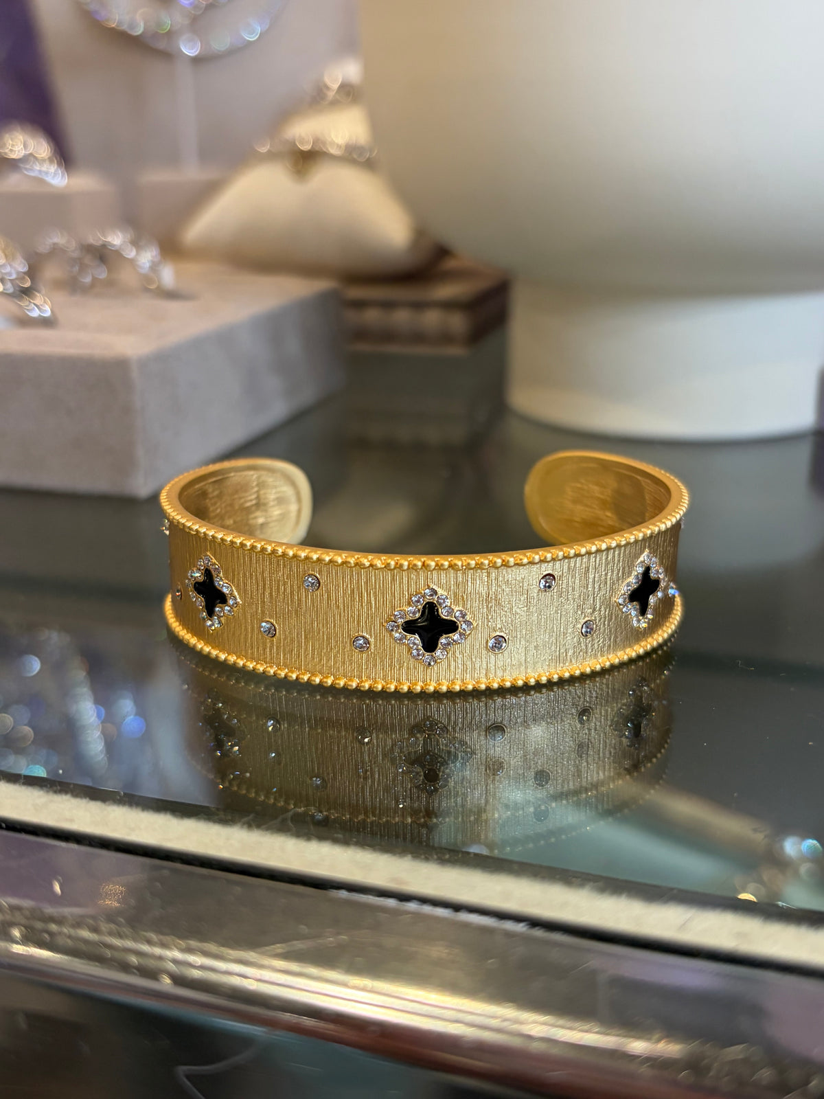 Venetian Black Onyx Clover Cuff
