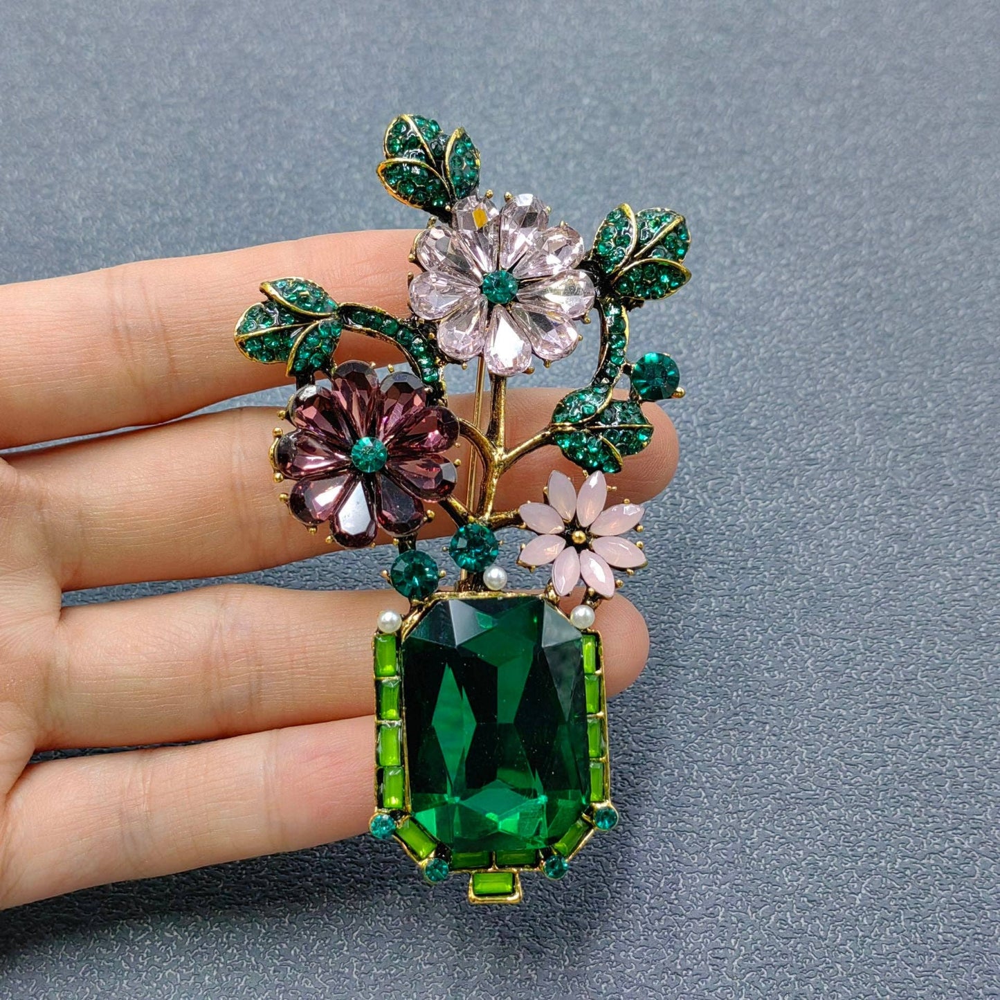 Mio Queena Inlaid Glass & Rhinestone Flower Shape Vintage Brooch