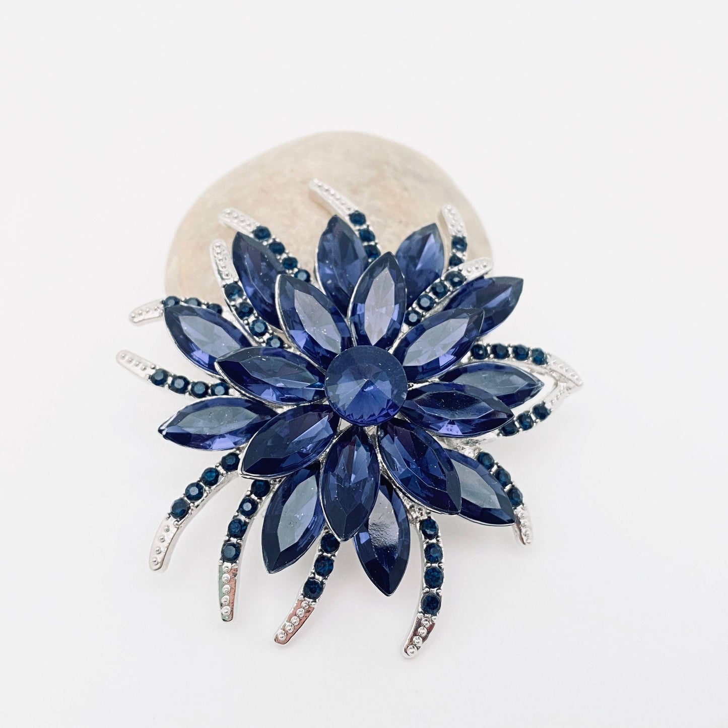 Mio Queena Blue Snowflake Brooch