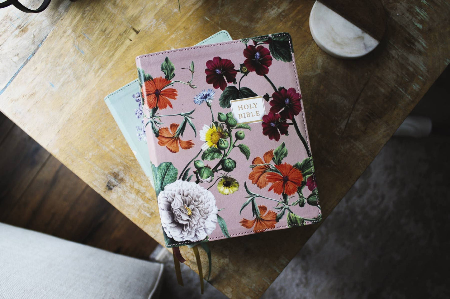 NIV Artisan Collection Bible LP Leathersoft Blush Floral