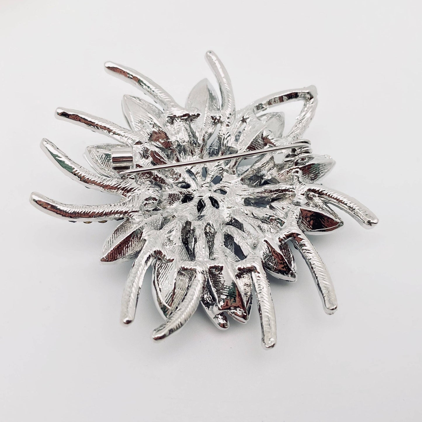 Mio Queena Blue Snowflake Brooch