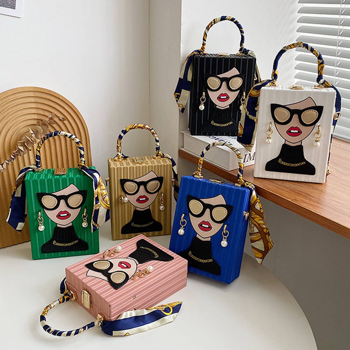 ACCITY RETRO BEAUTY CROSSBODY BAG