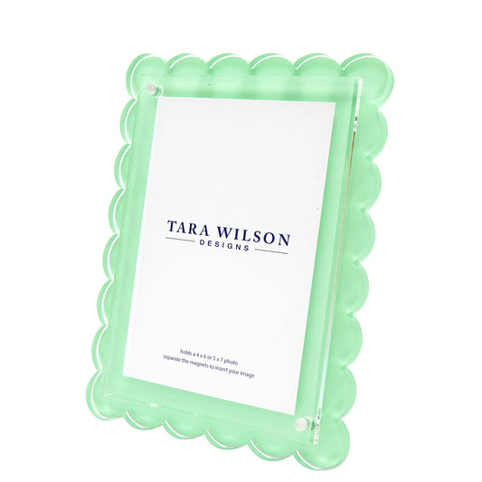 Tara Wilson SCALLOP FRAME - PASTEL GREEN