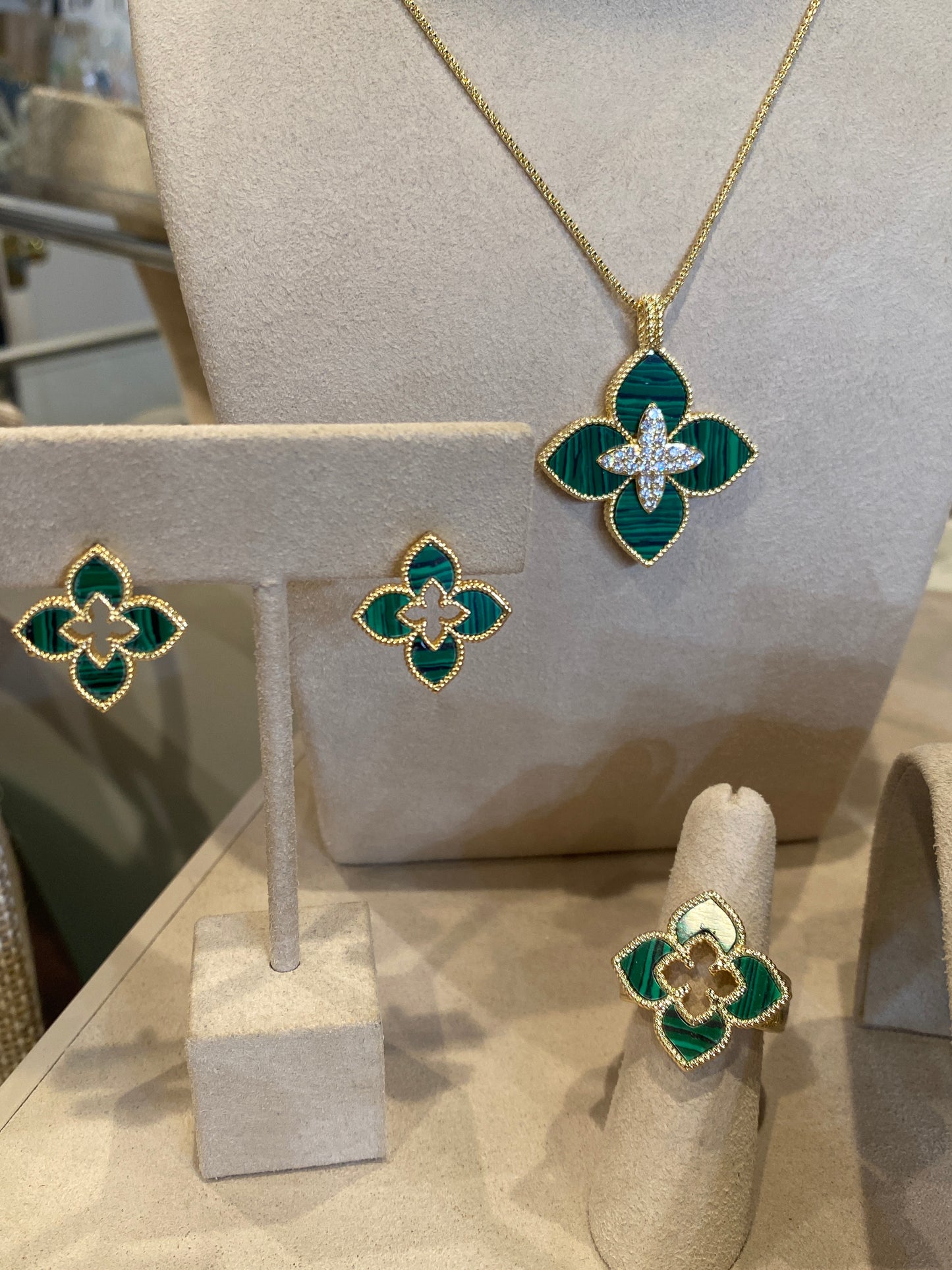 The Palais Pavé Clovers Earrings in Malachite