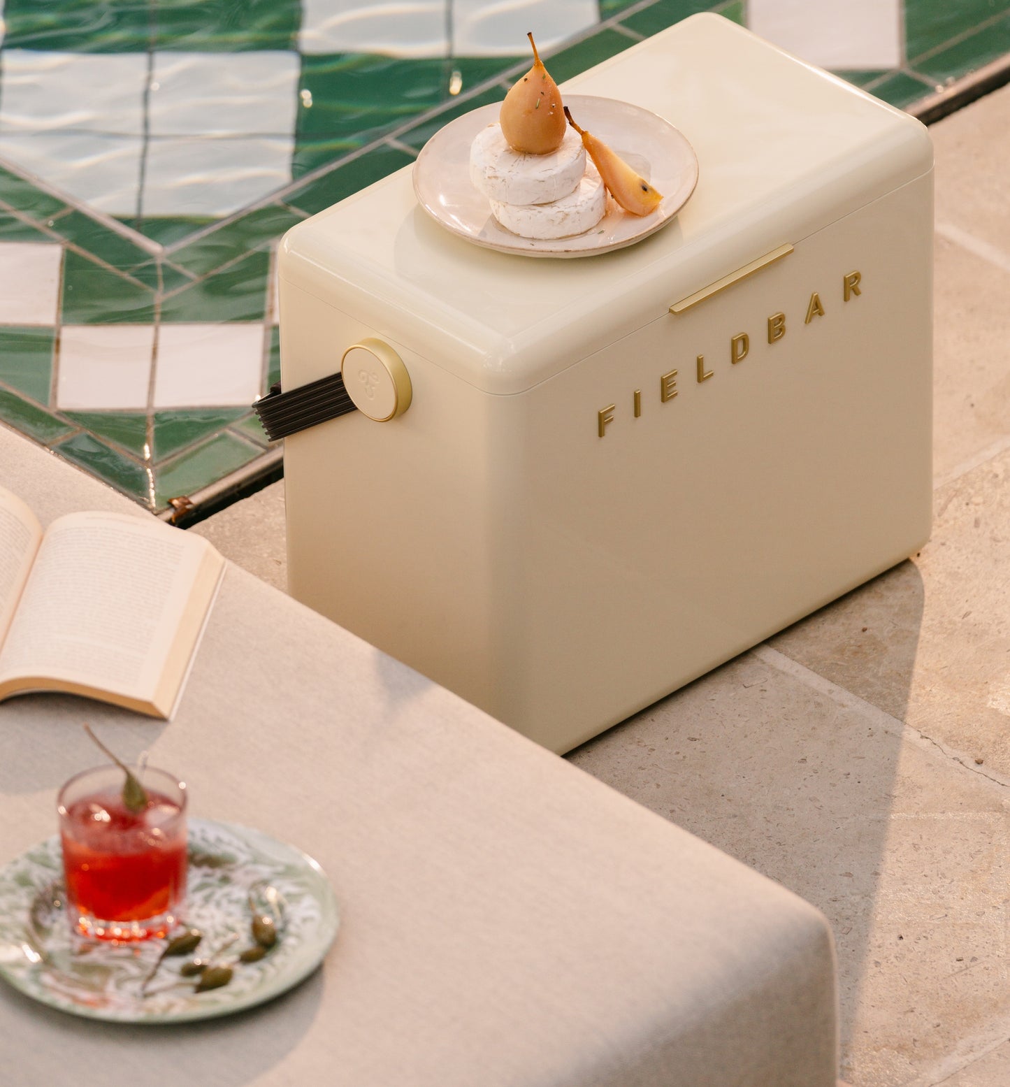 Fieldbar Drinks and Gin Box, Safari White, (10.5qt or 24 liter)