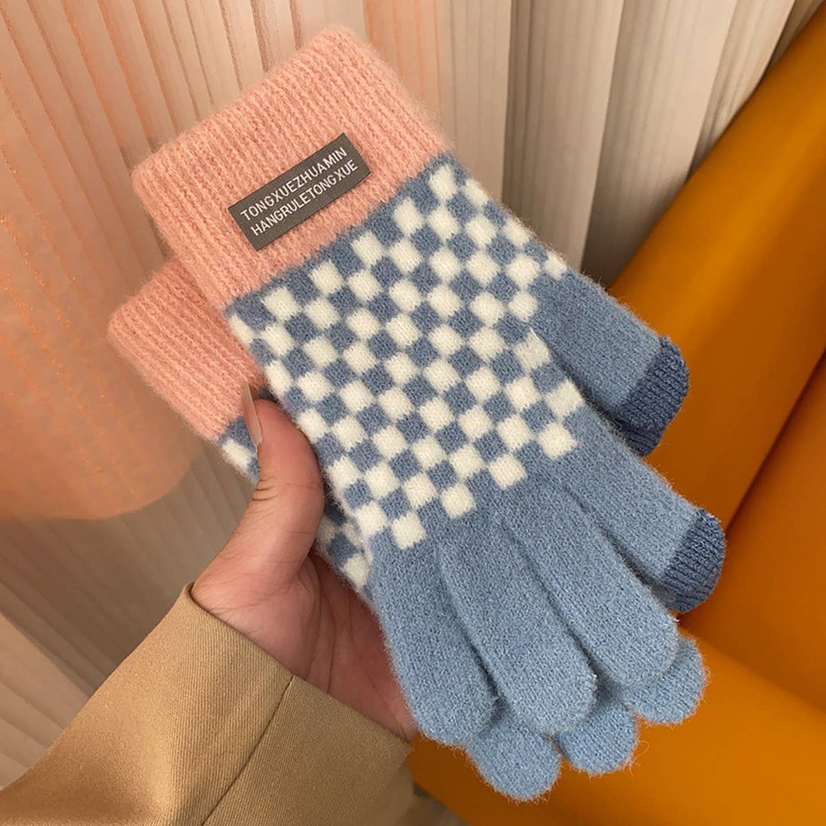 ACCITY Fashion Plaid Gloves – Thick Warm Touchscreen