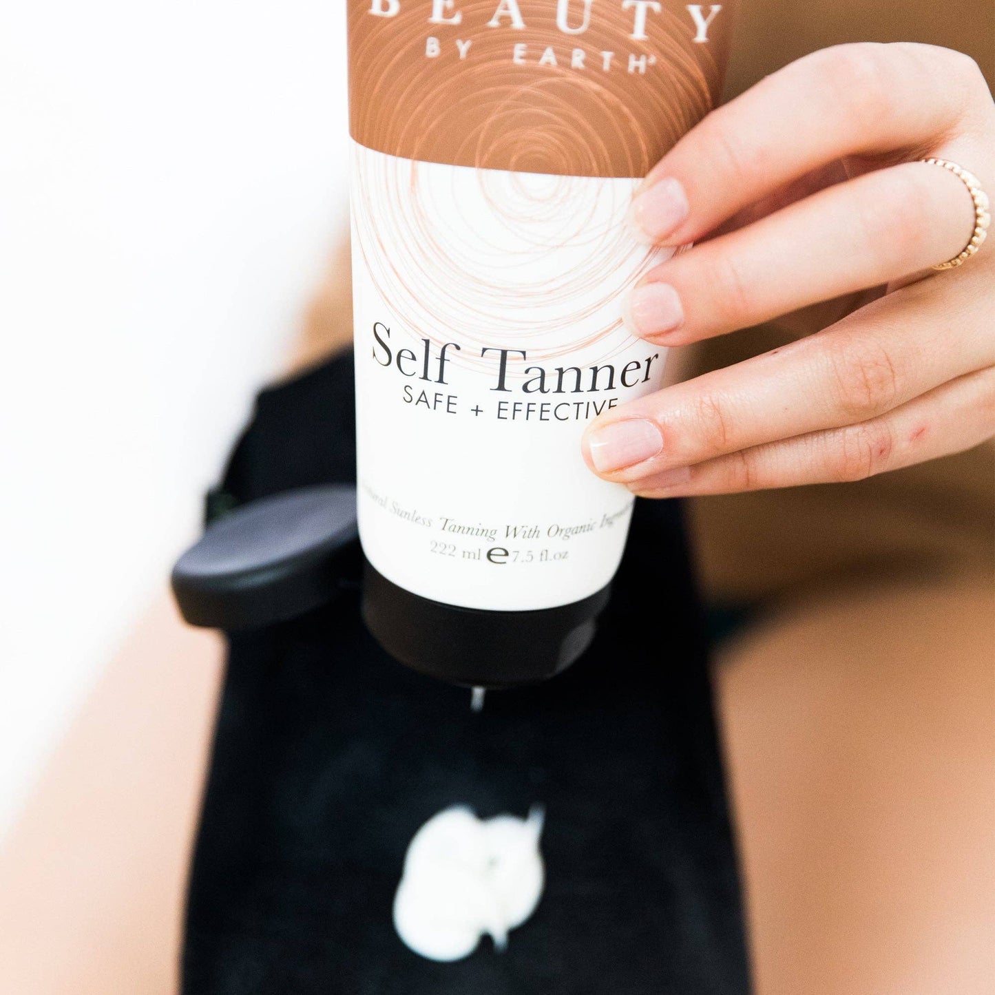Beauty By Earth Self Tanner Body & Face Applicator & Exfoliating Glove