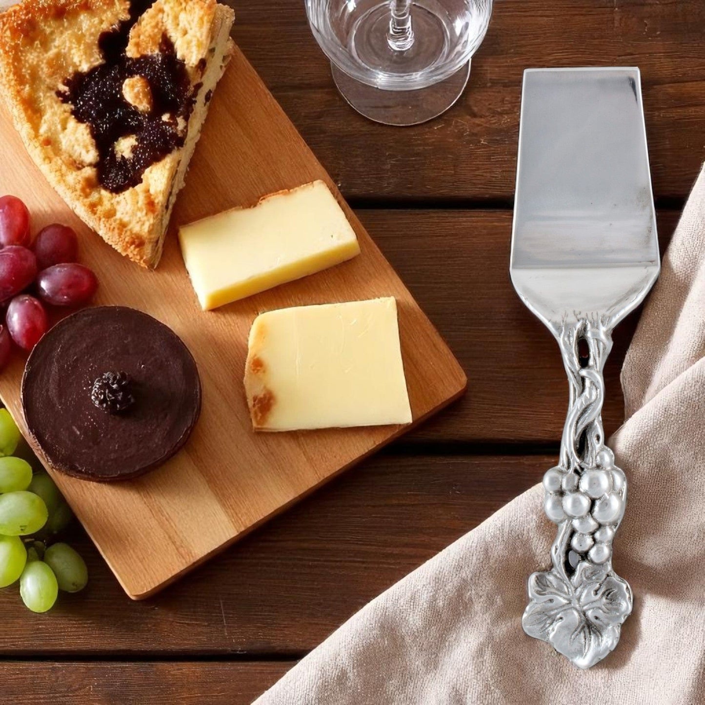 Grape Cake/Lasagna Server