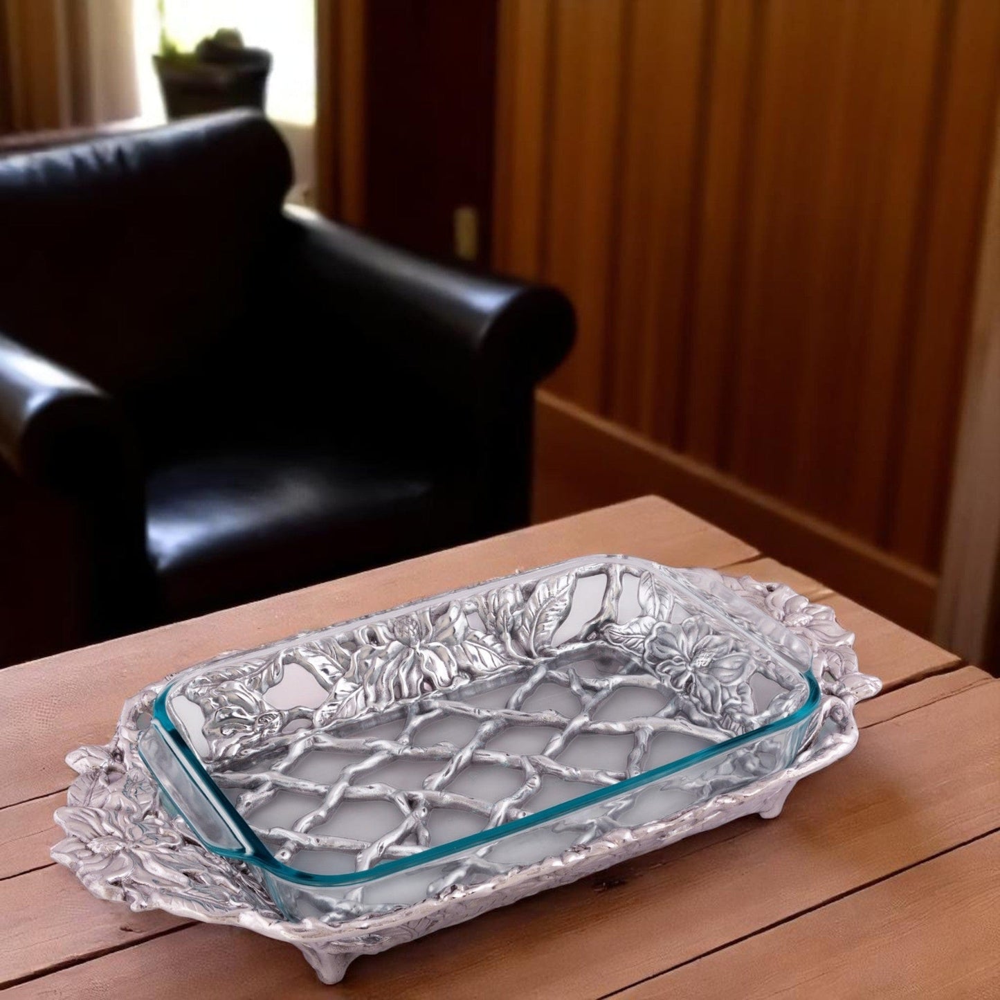 Magnolia Pyrex Holder 3qt