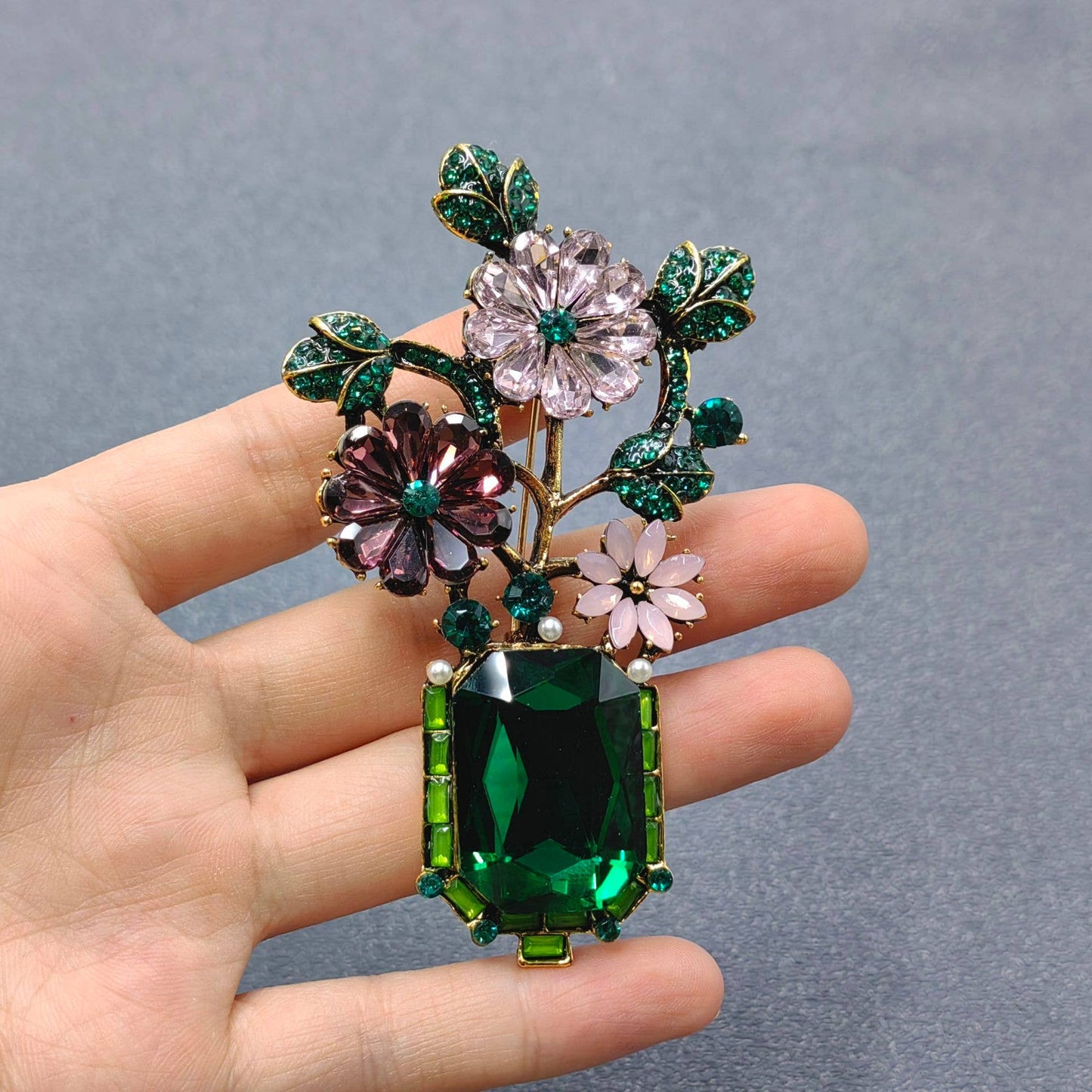Mio Queena Inlaid Glass & Rhinestone Flower Shape Vintage Brooch