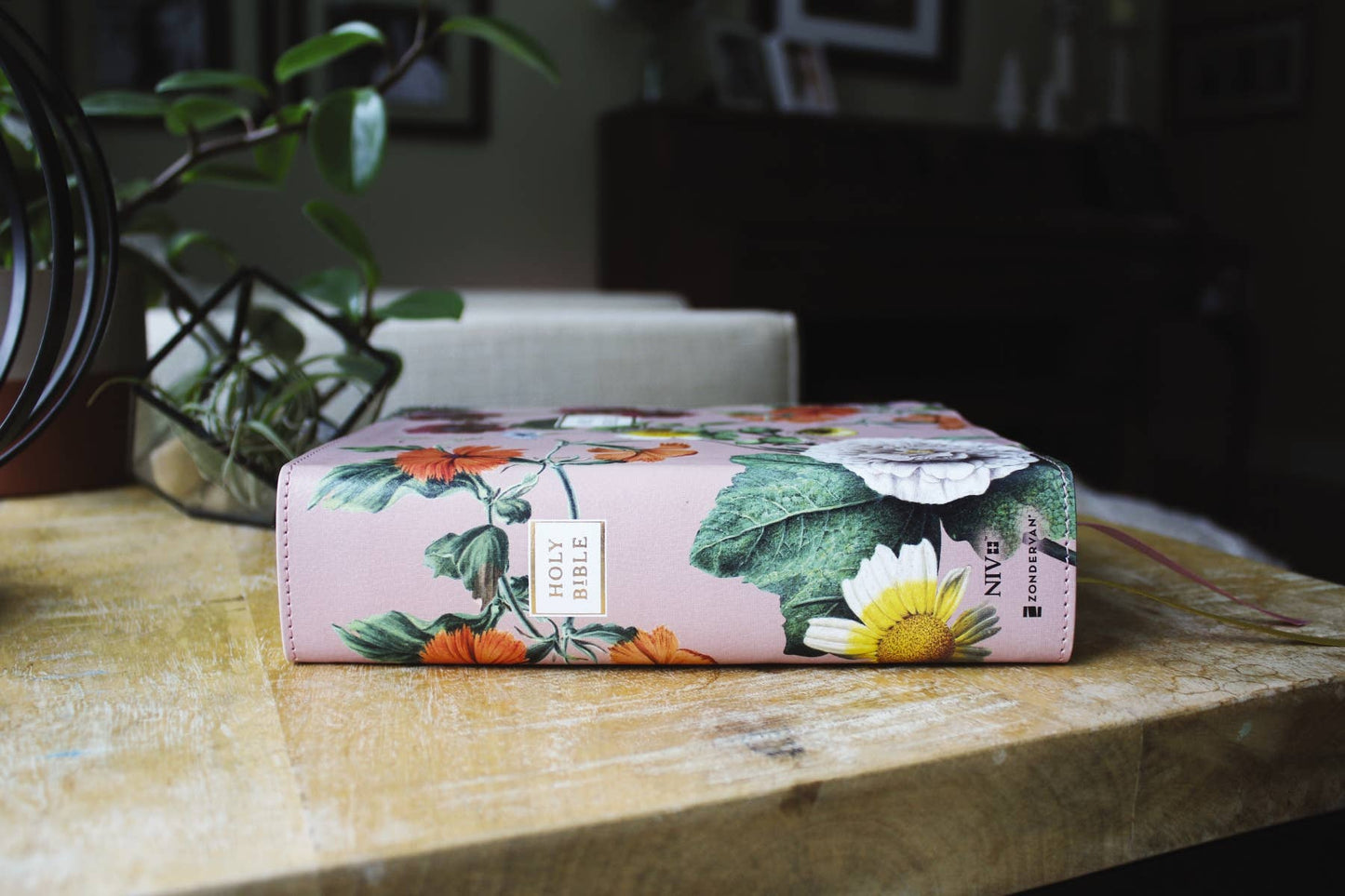 NIV Artisan Collection Bible LP Leathersoft Blush Floral