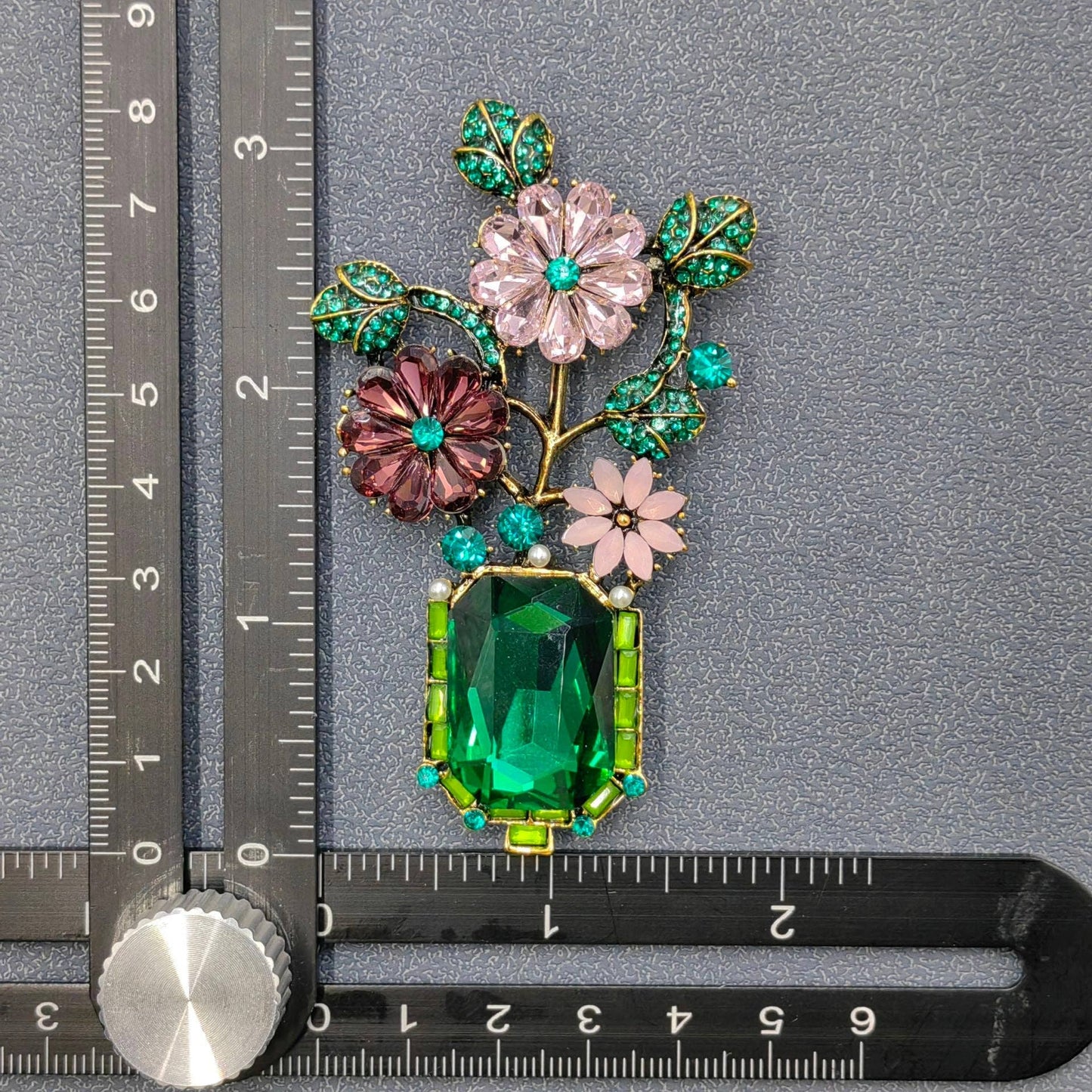 Mio Queena Inlaid Glass & Rhinestone Flower Shape Vintage Brooch