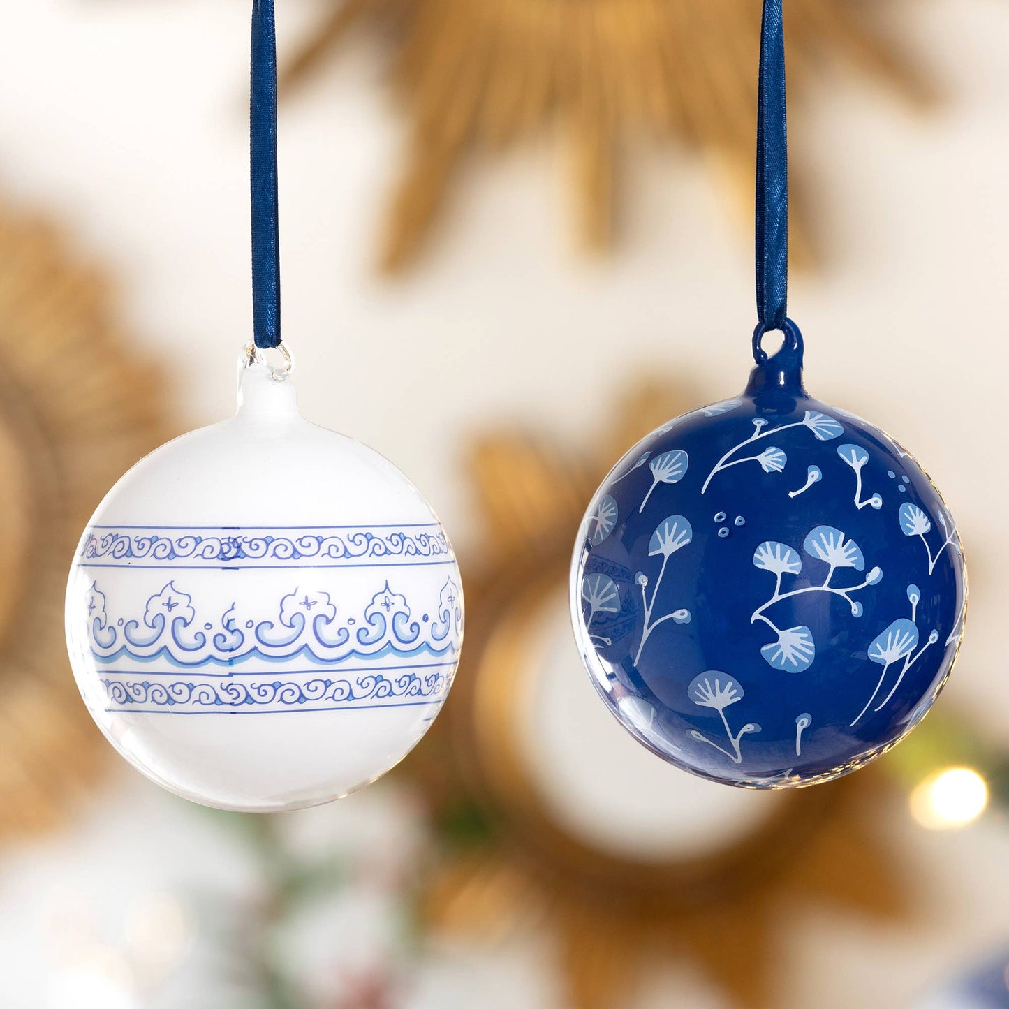 Park Hill Chinoiserie White Ginko/Arrows Glass Ball Ornament